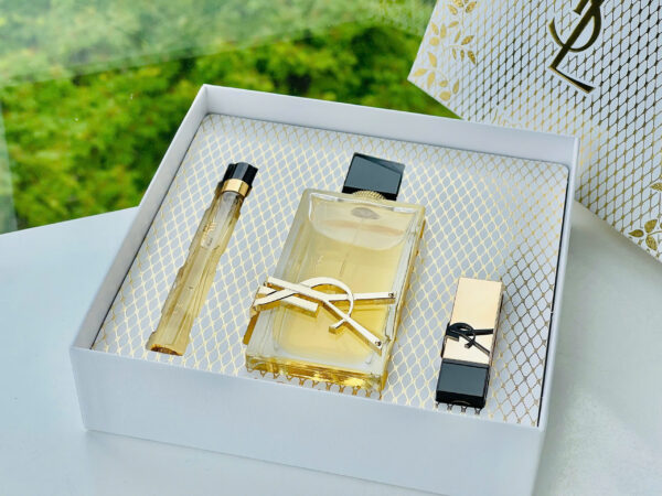 Set Nước Hoa Nữ YSL Yves Saint Laurent Deluxe Libre EDP 90ml Gift Set 3 Món - Hình ảnh 4