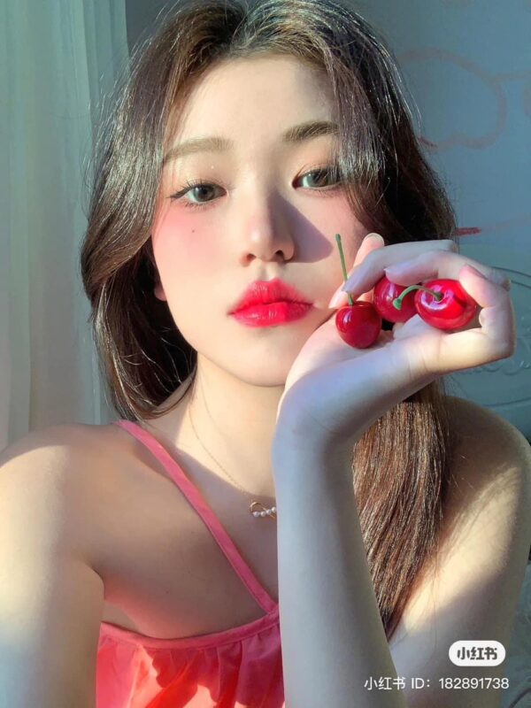 Son Tom Ford Cherries Ultra Shine Lip Color Màu Đỏ Cherry 01 - Hình ảnh 2